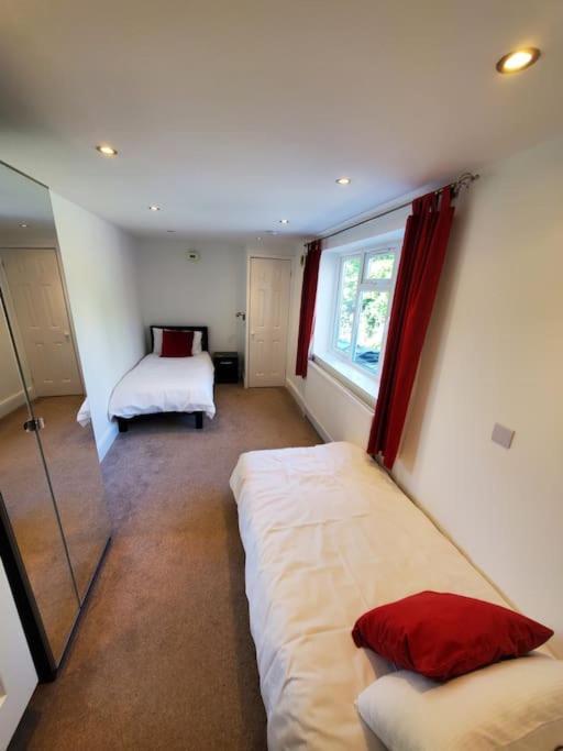 Central Windsor 2 Bedroom Flat With Free Parking Exteriör bild
