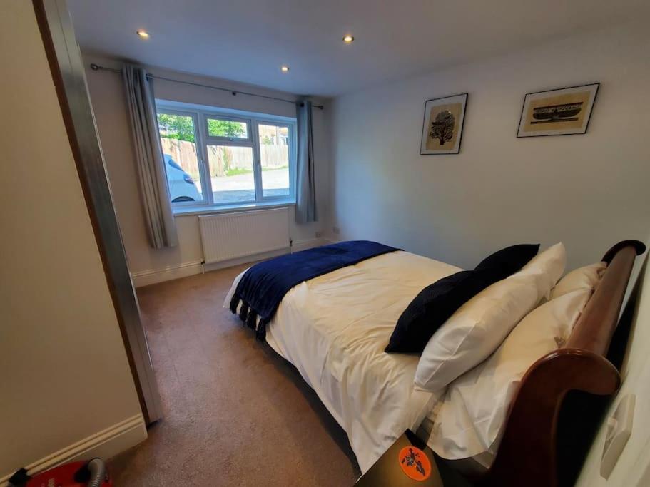 Central Windsor 2 Bedroom Flat With Free Parking Exteriör bild